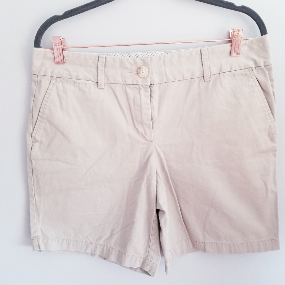 LOFT- women's Khaki tan shorts in size 8